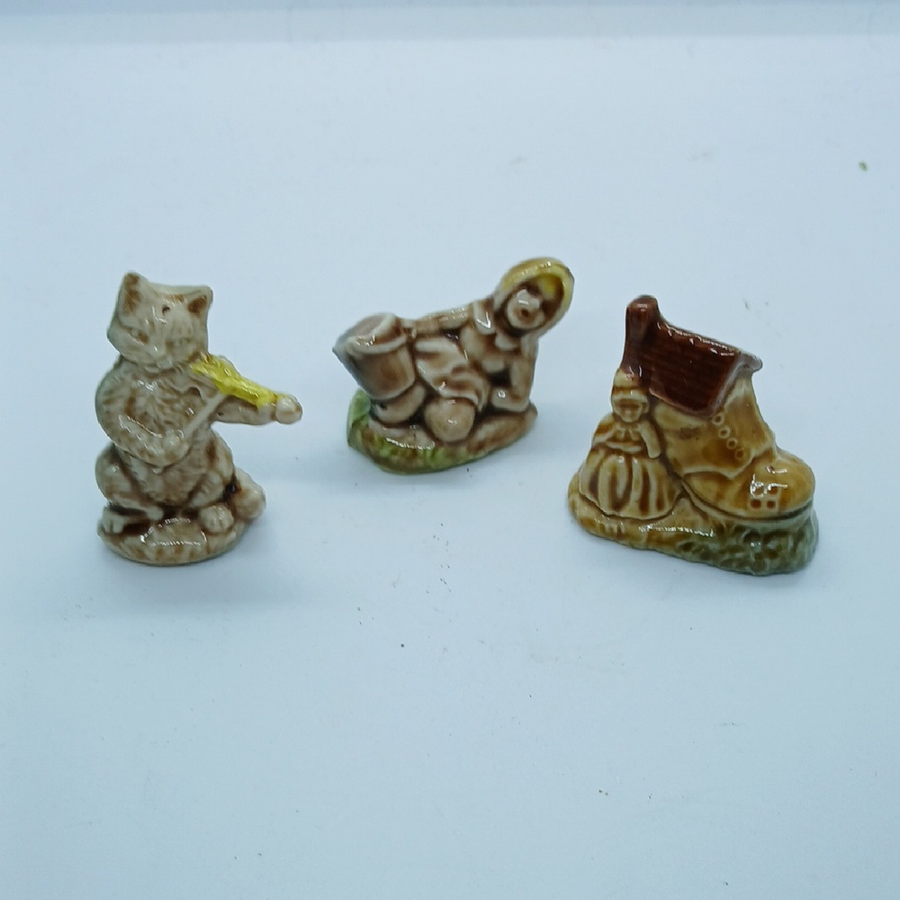 Wade England for Red Rose. Features Cat with Fiddle, Jill with Bucket, Old Woman